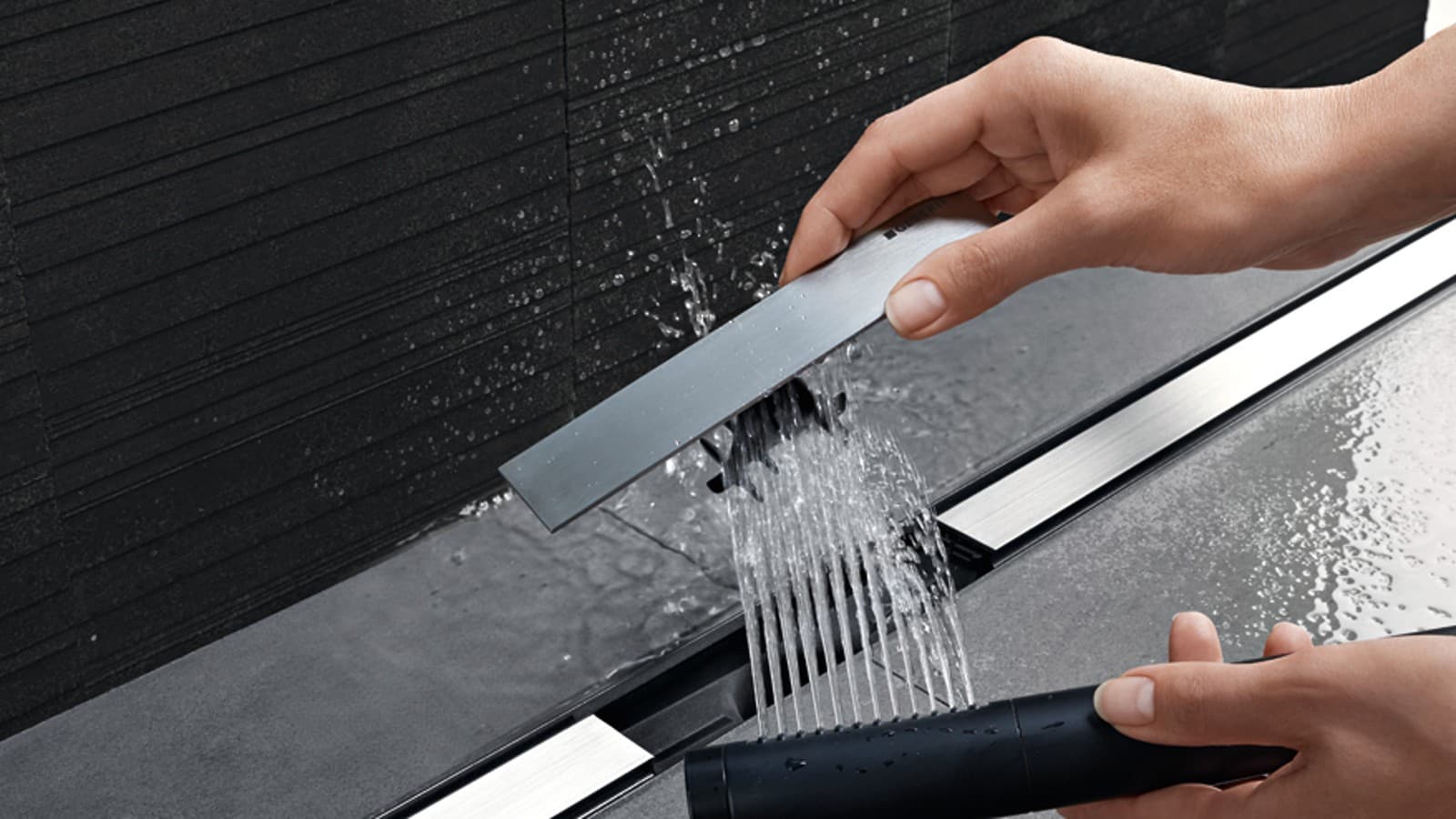 Geberit душовий дренаж з серії CleanLine - гребінчаста вставка яку можна промити Geberit душовий дренаж з серії CleanLine - гребінчаста вставка яку можна промити