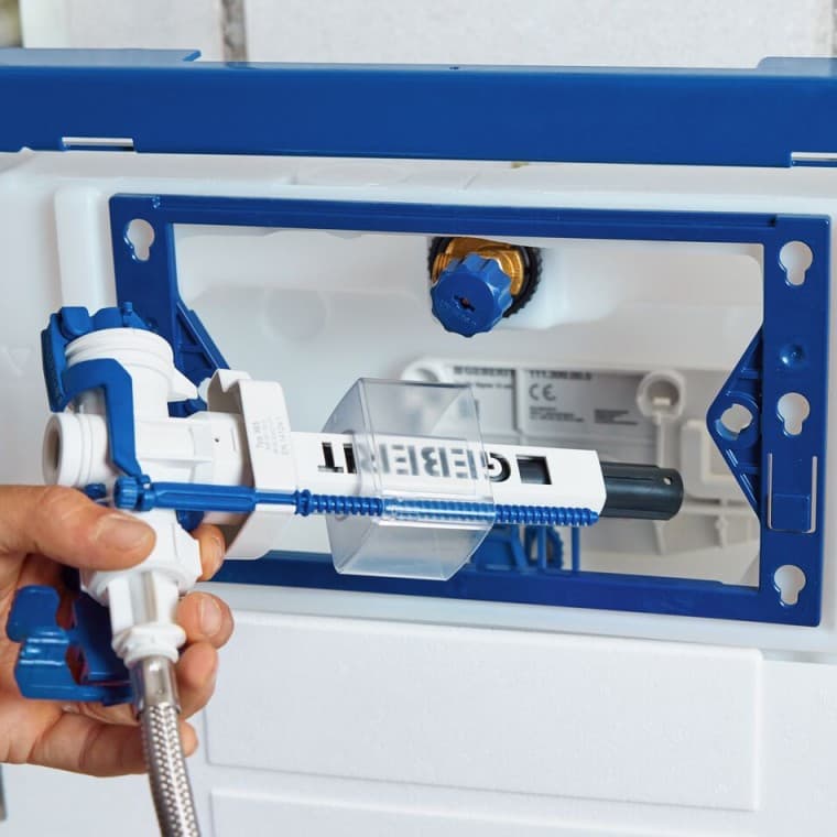 Компактна форма впускного клапана типу 383 полегшує його використання. Компактна форма впускного клапана типу 383 полегшує його використання.