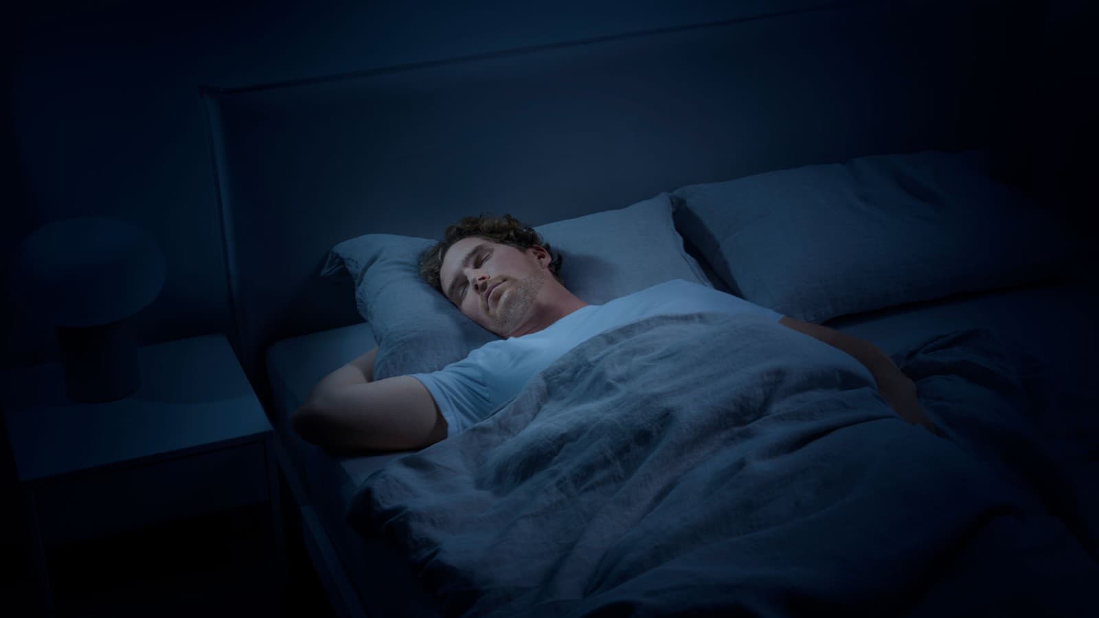 Чоловік спить Чоловік спить